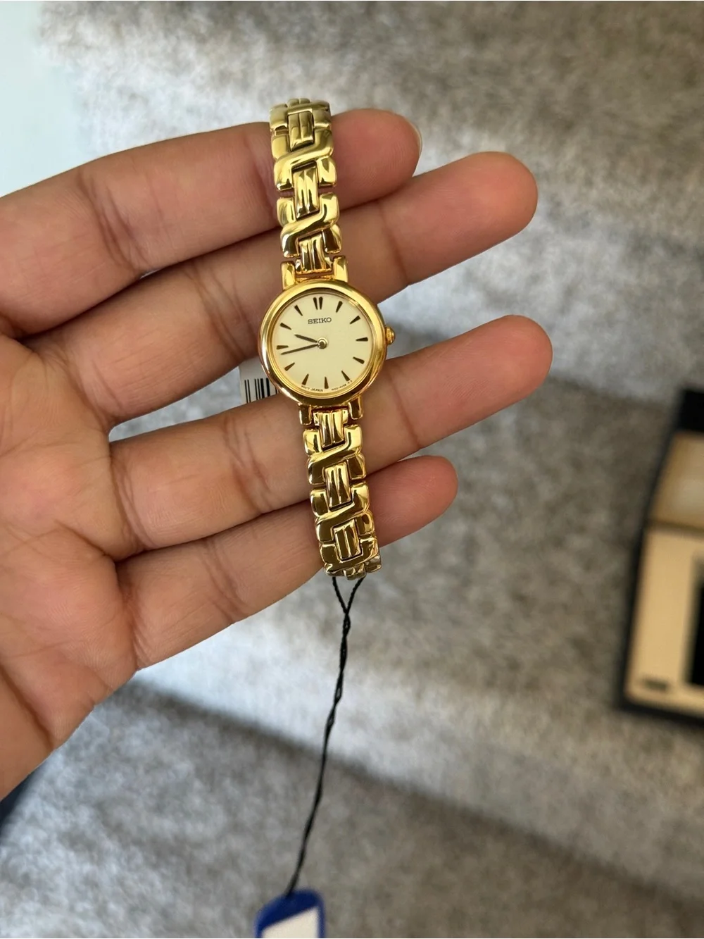 Seiko vintage 90s Women's Gold Link Bracelet Watch with Cream Dial new old stock